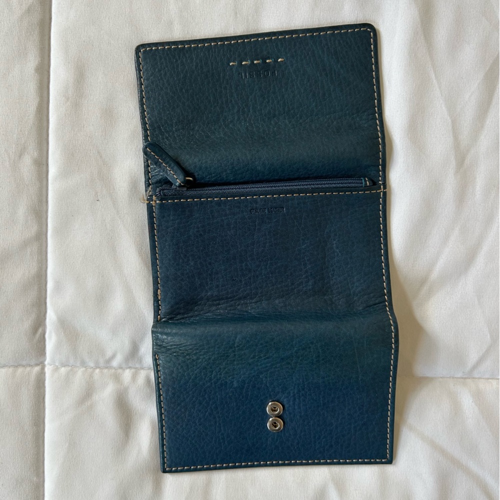 Fossil Genuine Leather Blue Trifold Wallet - Picture 6 of 7
